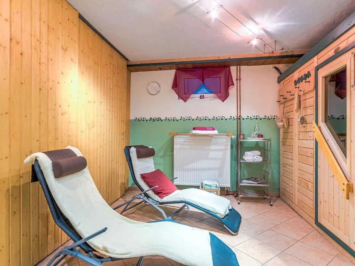 Spacious Apartment With Barbecue Marktrodach