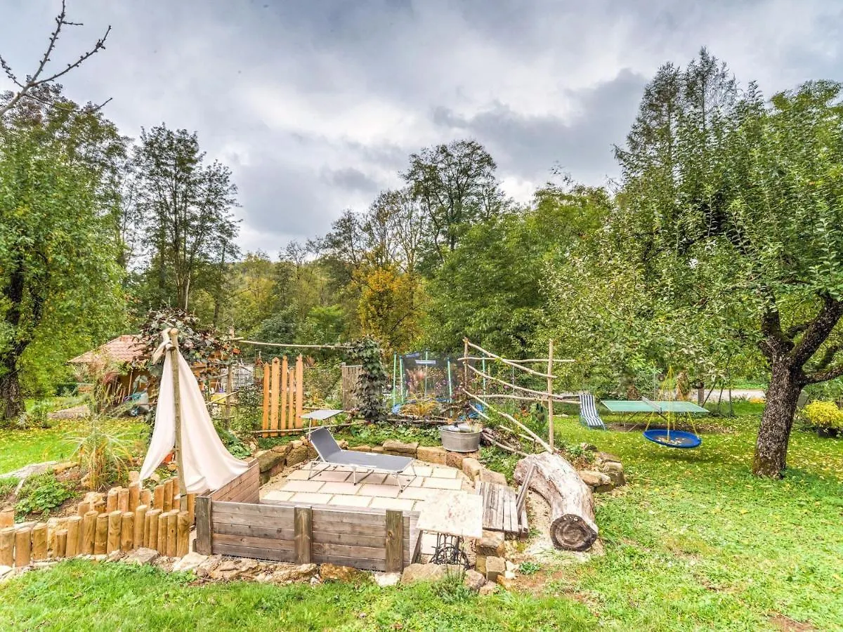 Spacious Apartment With Barbecue Marktrodach Germany