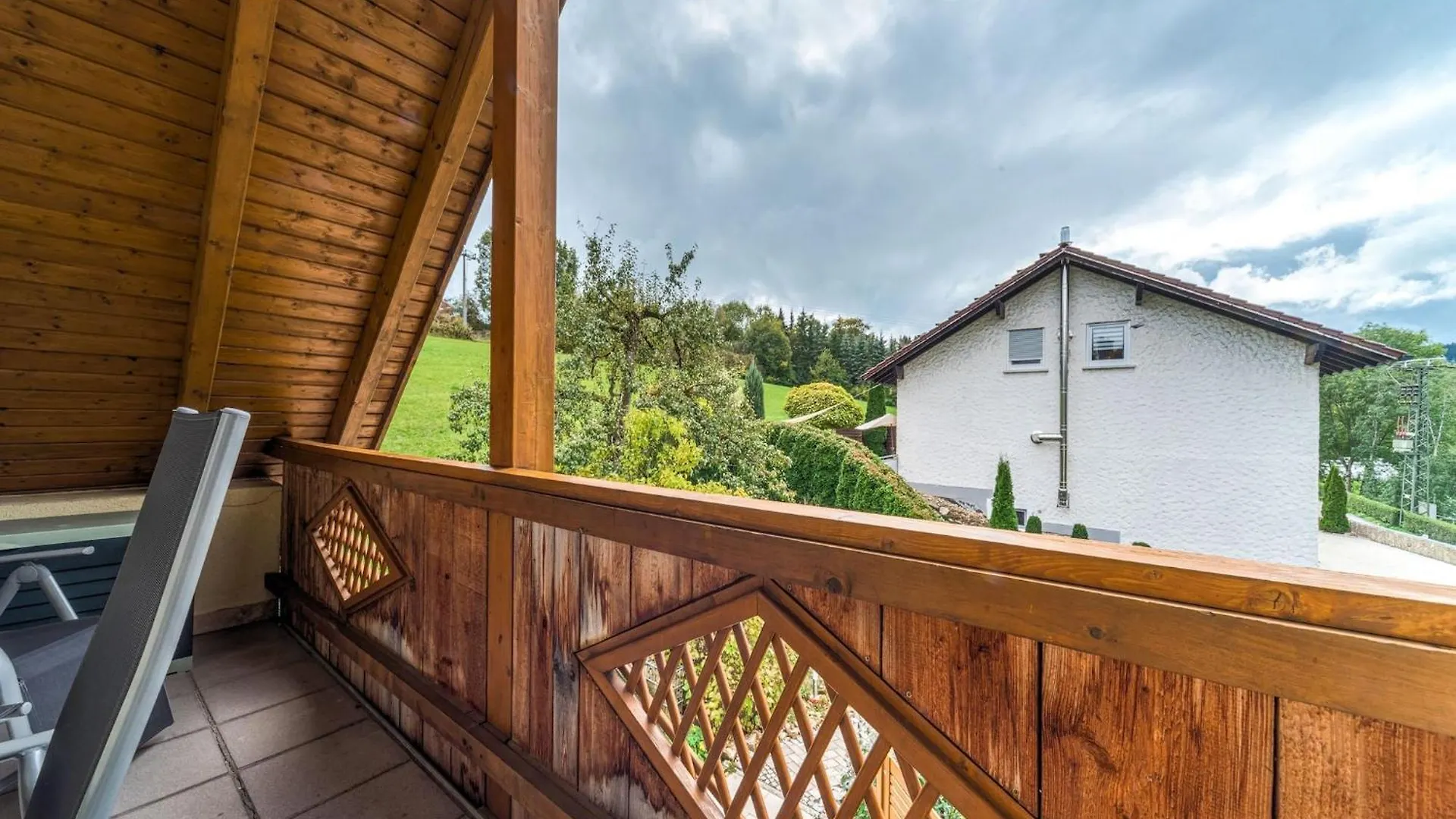 Spacious Apartment With Barbecue Marktrodach
